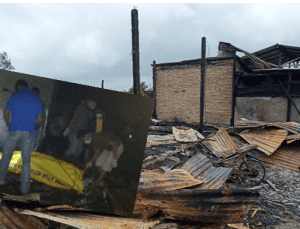 Rumah warga yang terbakar dan menewaskan ibu dan anaknya.