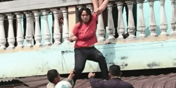 Putus Cinta, Wanita Ini Mau Bunuh Diri Loncat dari Loteng Rumah