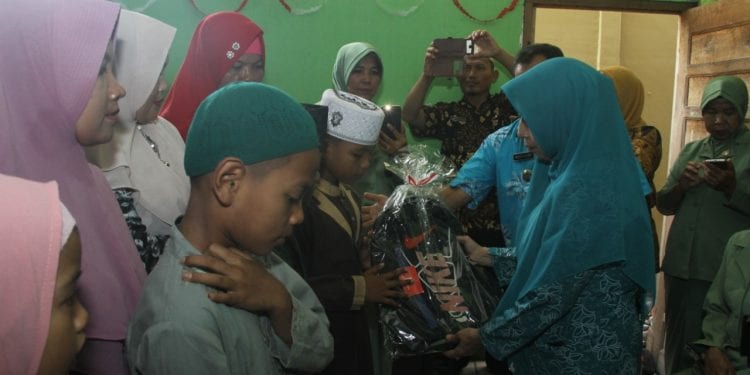 TP PKK Asahan, Persit Kartika dan Bhayangkari Asahan Gelar Bhakti Sosial Sambut HUT RI ke-74