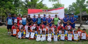Anak Nelayan di Tanjungbalai Terima Bantuan Bola dan Buku Teks Pancasila