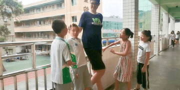 Masih 11 Tahun, Murid SD ini Miliki Tinggi 2 Meter