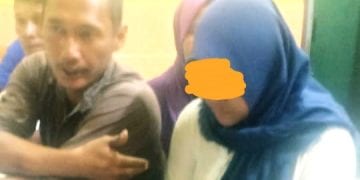 Tinggalkan Anak di Rumah, Istri Dipergoki Suami Bermesraan Dengan Pria Lain