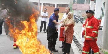 Antisipasi Kebakaran, TP PKK Kabupaten Asahan Dilatih Padamkan Api