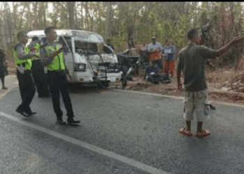 Tabrak Truk, Ambulans Pembawa Rombongan Jenazah Terbalik, 5 Orang Tewas