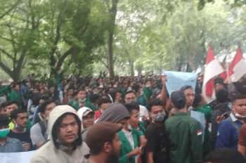 Ribuan Mahasiswa di Medan Tuntut Jokowi Mundur