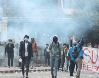 Suara Tembakan Terdengar di Aksi Unjukrasa Mahasiswa di Depan Kantor DPR RI