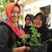 Ketua PKK Tanjungbalai Serahkan Bibit Tanaman dan Sarana Produksi Pertanian