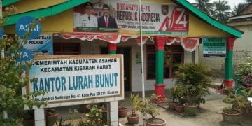 Kantor Kelurahan Bunut Kosong, Mau Urus Berkas Warga Terpaksa Nunggu Pegawai Datang
