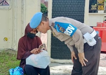 Aksi Personil Polres Madina ini Patut Diteladani