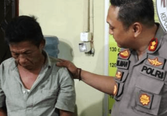 Kapolres Padangsidimpuan saat menanyai tersangka narkoba.