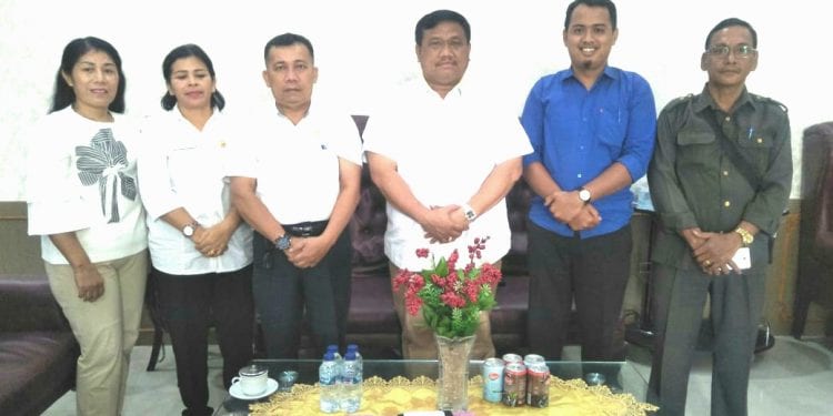 Bupati Labura, H Kharuddin Syah SE foto bersama Panitia Pesparawi 2019.