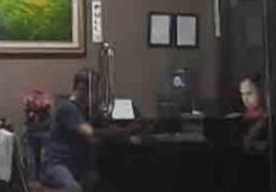 Suami yang memergoki istrinya selingkuh saat membuat pengaduan ke propam.