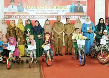 Pemkab Asahan Bagi-bagi Sepeda Untuk Anak-anak Berprestasi