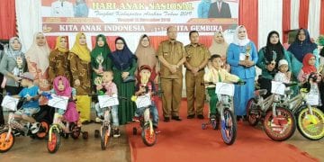 Pemkab Asahan Bagi-bagi Sepeda Untuk Anak-anak Berprestasi