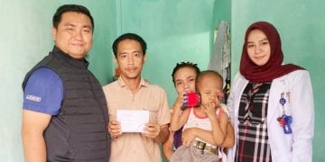 Fikri, Warga Labura Penderita Kanker Mata Menerima Tali Asih dari Hendri Yanto Sitorus