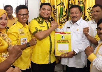 Tekad Bangun Labura, Hendri Yanto Kembalikan Formulir Pendaftaran ke DPD Golkar