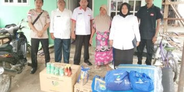 Kades dan Warga Sei Beluru Bangun Kembali Rumah Bu Legira