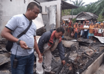 Rumah Penjual Bensin Terbakar, Ayah Terpangang Anak Kritis