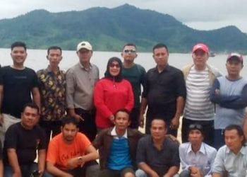Pererat Silaturahmi, Ellya Rosa Ajak Para Jurnalis Tamasya ke Pantai