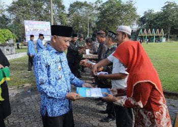 ASN di Asahan yang Pensiun Terima Cinderamata di HUT ke 48 Kopri