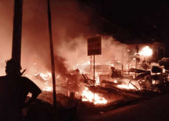10 Ruko dan 4 Rumah di Gunung Tua Terbakar