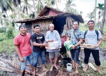 IWO Inhil Salurkan Bantuan ke Kakek Alkamah dan Saidi