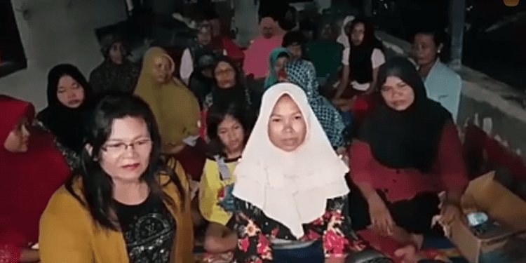 Warga Desa Rawang Baru, Dusun 6 Asahan yang berharap didirikan posyandu di dusunnya