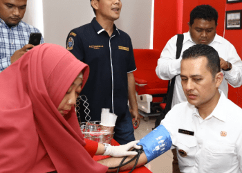 Wagubsu Saksikan Penyerahan Bantuan Mobil Jenazah ke PMI