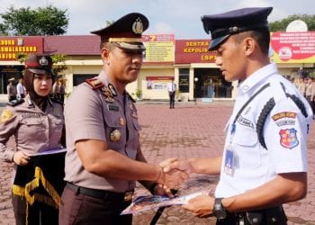 Peringati HUT Satpam Ke-39, Kapolres Tanjungbalai Serahkan Penghargaan Kepada Satpam Terbaik
