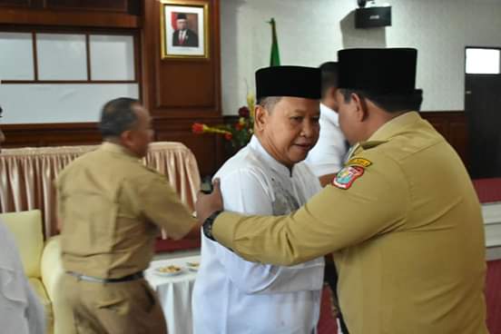 Wali Kota Tanjungbalai Upah-upah Wakil Wali Kota yang Akan Berangkat Umroh
