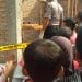 (Richard Silaban/TASLABNEWS) Personel Polsek Kualuh Hulu melakukan olah TKP, di tempat korban ditemukan tergantung.