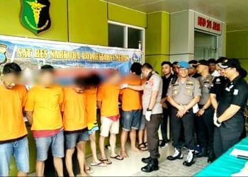 8 Tersangka Peredaran Sabu Jaringan Internasional Dibekuk Polisi, 1 Ditembak Mati