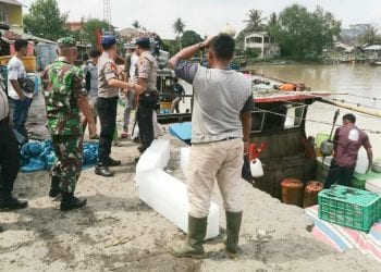 Sat Pol Air Polres Sergai dan Pos Mat TNI AL Berikan Penyuluhan serta Imbauan ke Nahkoda Kapal
