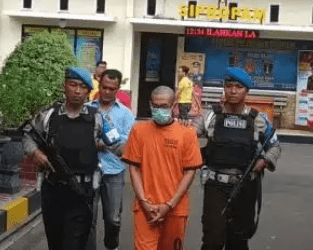 Guru SMP tersangka cabul yang menyuruh 18 siswanya onani.