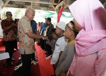 Bupati Asahan Serahkan 298 Akte Kelahiran di Kecamatan Kota Kisaran Barat