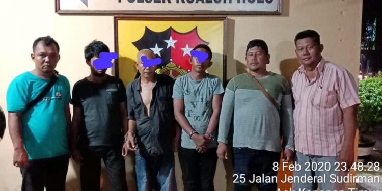 (Richard Silaban/TASLABNEWS) Pelaku dan barang bukti diamankan Polsek Kualuh Hulu.