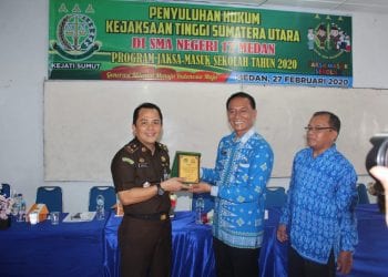 Kejati Sumut Ajak Generasi Millenial SMA N 17 Medan Kenali Hukum dan Jauhi Hukuman