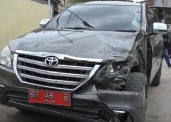 Mobil pejabat dinas sosial Tobasa yang menabrak ibu rumah tangga hingga tewas.