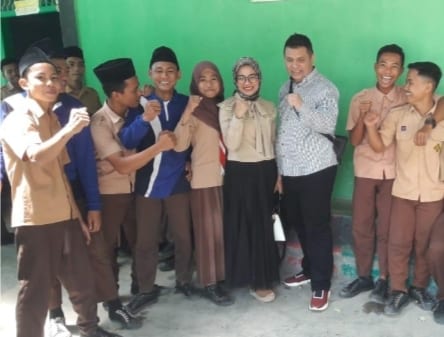 Wakil Ketua DPRD Asahan Rosmansyah STP saat melakukan kunjungan Silahturahmi ke Madrasah Pendidikan Islam Silo Bonto.