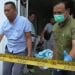 Jenazah mahasiswa asal Siantar yang bunuh diri di kamar kos di Medan saat dievakuasi.