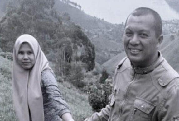 Tersangka pelaku pembunuhan bersama istrinya semasa hidup.