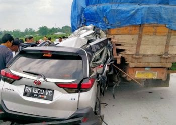 Seruduk Truk, Penumpang Toyota Tewas, Kejadian di Jalan Tol Tebing – Tanjung Morawa