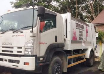 Tak Pernah Digunakan, Truk Compactor Sampah ini Jadi Pajangan di Rumdis Walikota Tanjungbalai