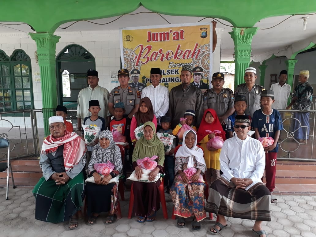 Personel Polsek Perbaungan Santuni Anak Yatim dan Jumpo