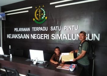 Laporan dugaan korupsi Disdik ke Kejari Simalungun.