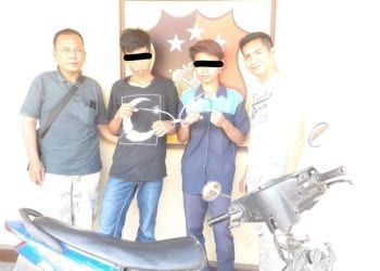 (Richad Silaban/taslabnews) Dua pelajar ditangkap Polsek Kualuh Hulu usai menjambret bidan.