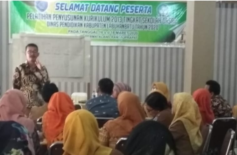 Dr Yusuf saat memberikan materi pada acara tersebut.