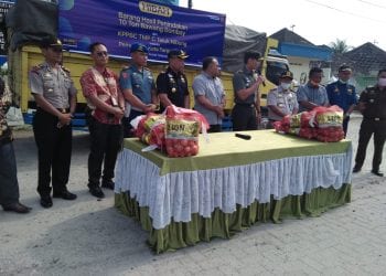 KPPBC Teluk Nibung Hibahkan 10 Ton Bawang Bombay Kepada Pemko Tanjungbalai