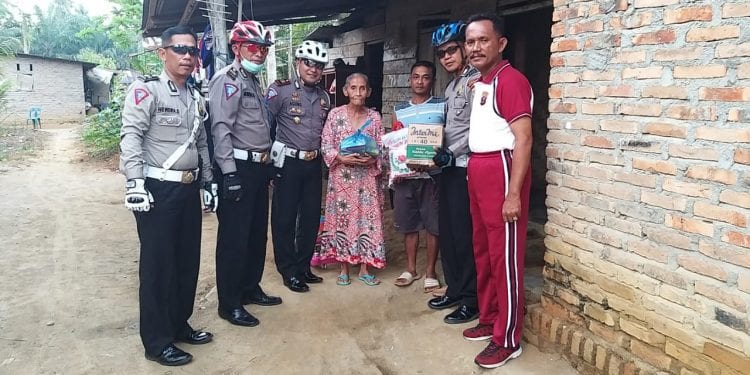 Masjid dan Gereja di Kota Kisaran Disemprot desinfektan