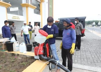 Masjid dan Gereja di Kota Kisaran Disemprot Desinfektan